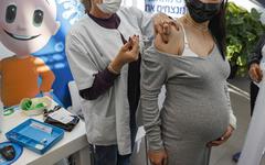 Covid-19 : les vaccins ne présentent aucun danger pour les femmes enceintes, assure l'EMA