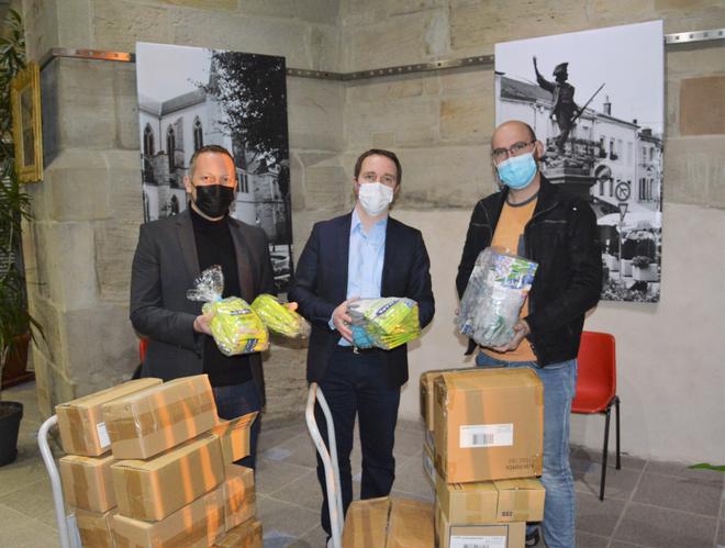 Remiremont : 500 paires de gants offertes à l’association Rando’nett Hautes Vosges