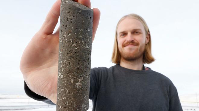 En Islande, cette usine transforme le CO2 en pierre pour freiner le réchauffement climatique