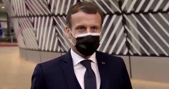 Hausse des carburants : E. Macron évoque de nouvelles mesures mais doute d’un impact rapide