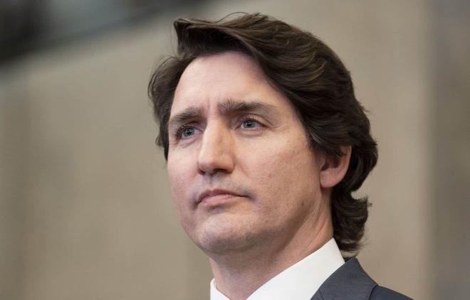 Justin Trudeau en isolement après avoir été exposé à la COVID-19