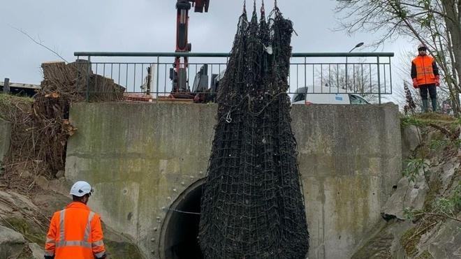 La Seine, décharge à ciel ouvert : des filets anti-déchets pour lutter contre la pollution à la source