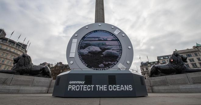 A Londres, Greenpeace installe un portail vers l’Antarctique !