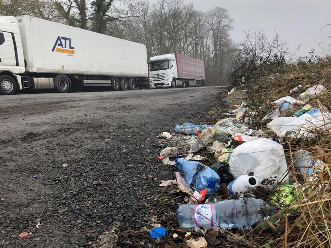 «Forêt de déchets» aux abords de l’entrepôt d’Amazon à Senlis: le ras-le-bol des riverains