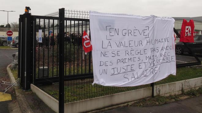 À Tergnier, les ouvrières des ateliers de Camille Fournet font grève
