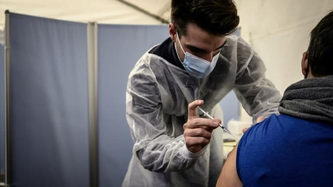 Covid-19: le centre de vaccination lyonnais de Gerland déménage à Confluence