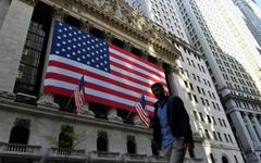 Wall Street termine dans le rouge après une semaine volatile