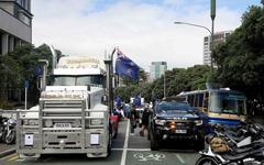 Comme à Ottawa, des camions encerclent le parlement Néo-Zélandais contre les mesures sanitaires