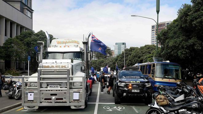 Comme à Ottawa, des camions encerclent le parlement Néo-Zélandais contre les mesures sanitaires