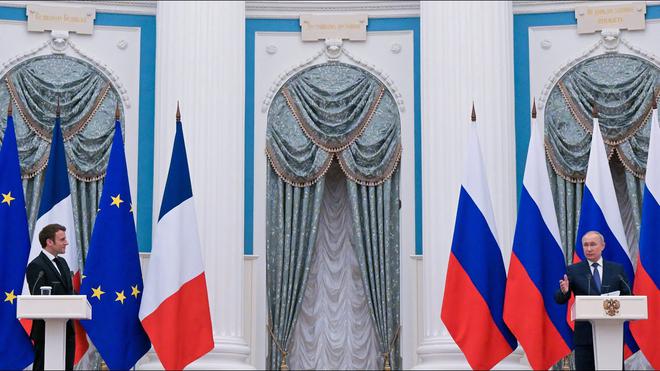 Après la Russie, Emmanuel Macron se rend en Ukraine pour tenter de désamorcer la crise