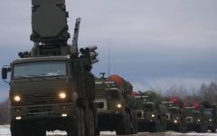 Crise en Ukraine : la Russie continue de renforcer sa présence militaire à la frontière, selon les Etats-Unis