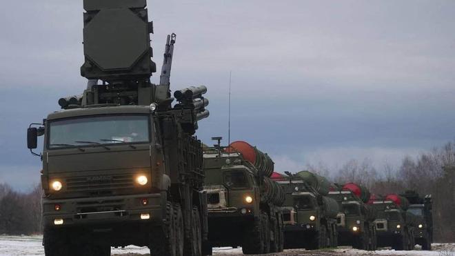 Crise en Ukraine : la Russie continue de renforcer sa présence militaire à la frontière, selon les Etats-Unis