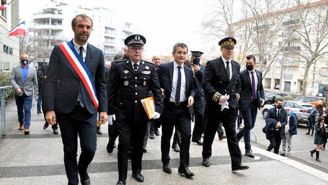 Montpellier : malgré une visite écourtée, Gérald Darmanin réaffirme son soutien aux policiers