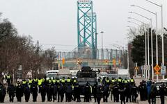 "Convois de la liberté": le pont Ambassador entre le Canada et les États-Unis est rouvert