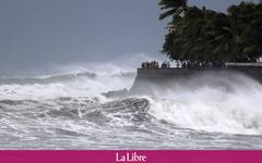 La Réunion passe en alerte rouge à l'approche du cyclone Emnati