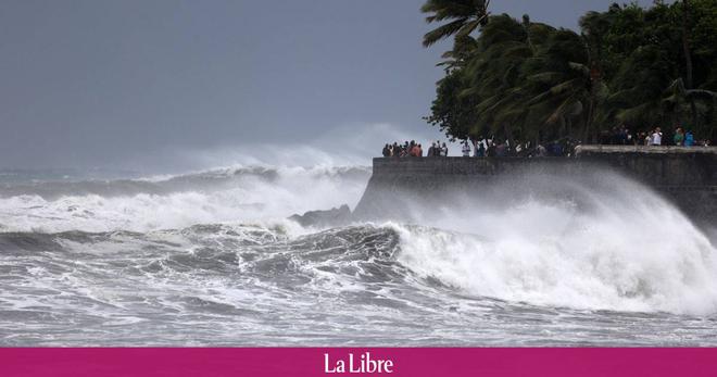 La Réunion passe en alerte rouge à l'approche du cyclone Emnati