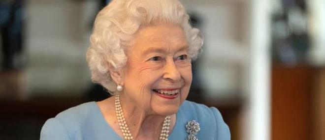 Le Palais de Buckingham annonce que la Reine Elisabeth II, 95 ans, vient d'être testée positive au Covid - Elle aurait des symptômes légers pour l'instant