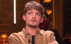 L'acteur Niels Schneider révèle chez Laurent Ruquier sur France 2, ne plus pouvoir se rendre à Venise en Italie, depuis qu'il s'est promené entièrement nu dans les rues de la ville - Vidéo