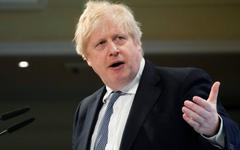 Covid-19 au Royaume-Uni : Boris Johnson dévoile une stratégie pour "vivre avec le virus"