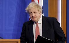 Covid-19 : en Angleterre, Boris Johnson critiqué après avoir annoncé la fin de toutes les restrictions