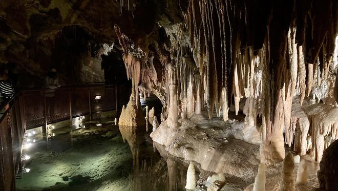 Pyrénées-Orientales : à pas feutrés dans les grottes de Fontrabiouse