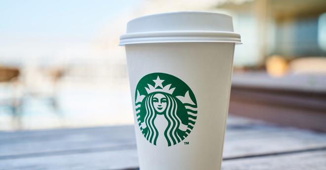 Starbucks abandonne ses gobelets jetables pour la cause écologique