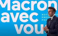 Présidentielle: Emmanuel Macron propose une réforme du RSA avec "15 à 20h d'activité" hebdomadaire - Le candidat souhaite le remplacement de Pôle Emploi par un guichet unique