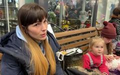 TÉMOIGNAGES - "On a du mal à réaliser qu'on a survécu" : des réfugiés racontent l’enfer de Marioupol
