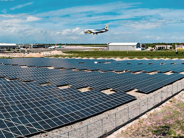 Stockholm-Skavsta : VINCI cède ses parts et construit une ferme solaire