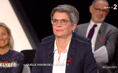 En plein débat avec Fabien Roussel, Sandrine Rousseau plaide coupable : elle « prend plaisir à boire un verre de vin » !