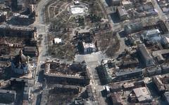 Ukraine : la mairie de Marioupol redoute 300 morts dans la frappe du théâtre de la ville