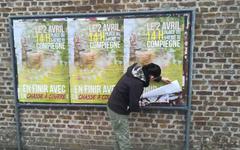 Les opposants à la chasse à courre dans la rue, à Compiègne, ce samedi 2 avril