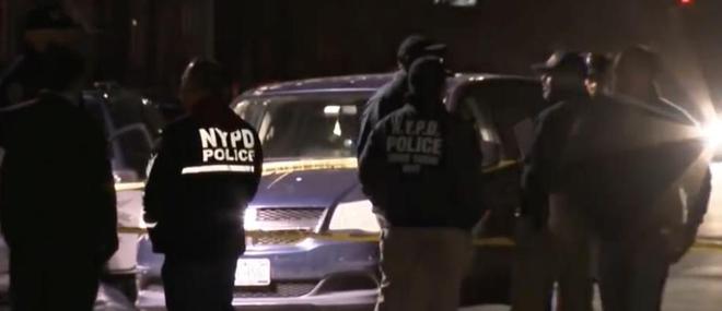 Un garçon de 12 ans tué par balles à New York, alors qu'il était assis dans une voiture à l'arrêt en compagnie d'une jeune femme qui a été blessée et d'une fillette saine et sauve - VIDEO
