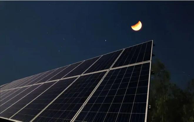 Des chercheurs mettent au point un panneau solaire capable de fonctionner la nuit