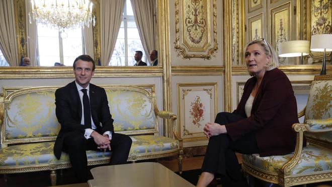 Présidentielle : Emmanuel Macron estime que Marine Le Pen "ment" aux Français
