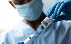 Covid-19 : mieux protégés en se vaccinant après une infection