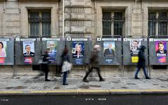 Présidentielle: selon un sondage, Macron cède du terrain, Le Pen et Mélenchon en gagnent
