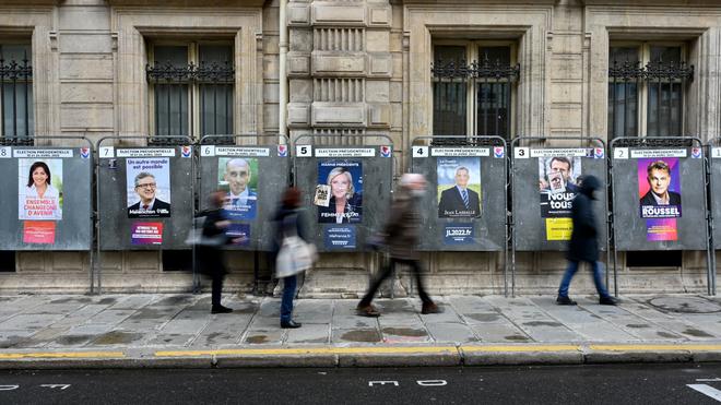 Présidentielle: selon un sondage, Macron cède du terrain, Le Pen et Mélenchon en gagnent