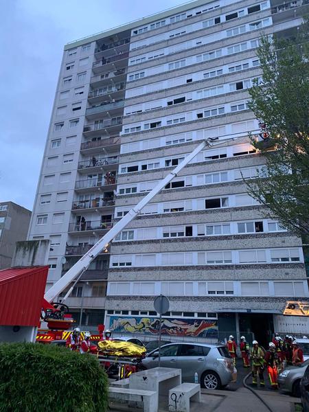 Incendie dans une tour de 14 étages à Vitry-sur-Seine