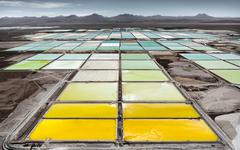 La beauté destructrice des champs colorés de l’industrie du lithium