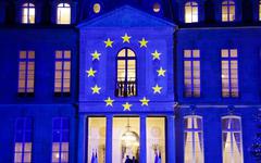 Présidentielle : que proposent Emmanuel Macron et Marine Le Pen sur l'Europe ?