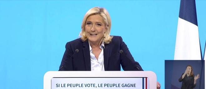 En meeting ce soir dans le Pas-de-Calais, Marine Le Pen flingue le comportement d'Emmanuel Macron lors du débat : "Un Président ne devrait pas se tenir comme cela, nonchalant, arrogant, condescendant..." - Regardez