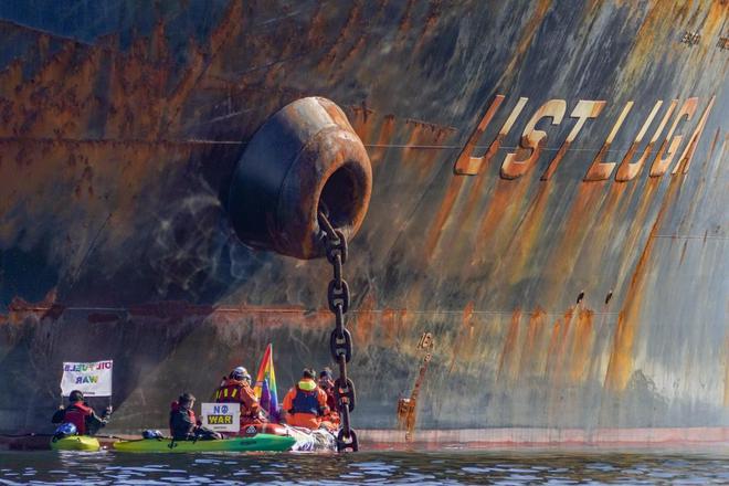 Guerre en Ukraine. En Norvège, Greenpeace bloque un pétrolier russe pendant plusieurs heures