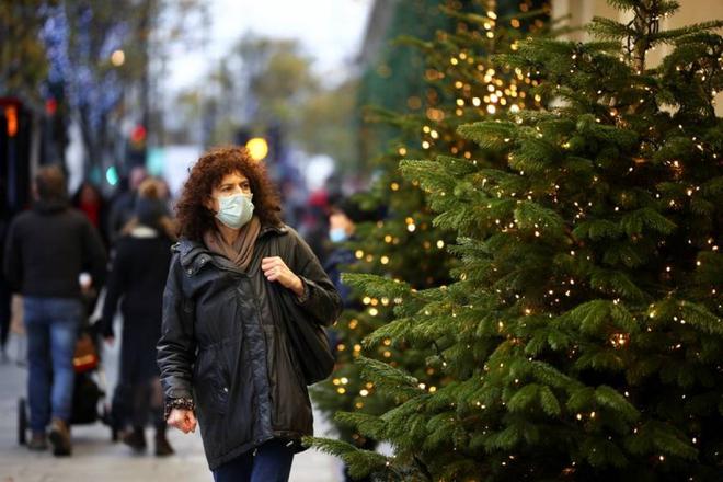 Les déplacements devront être soigneusement planifiés à Noël, dit un ministre britannique