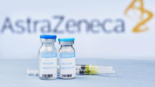 Pourquoi jette-t-on des doses AstraZeneca alors que la pandémie n’est pas maîtrisée ?