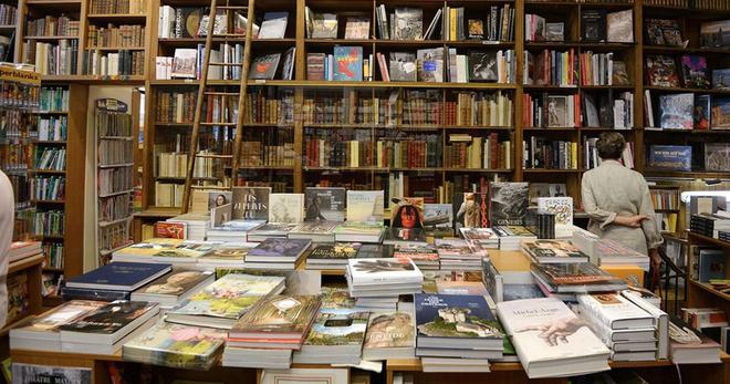 Les librairies sont désormais classées comme commerces essentiels