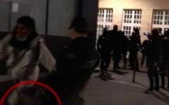 EN DIRECT - Evacuation de migrants à Paris: Enquête ouverte pour "violences" après le croche-pied d'un policier sur un migrant - L'IGPN a été saisie sur "plusieurs faits inacceptables"