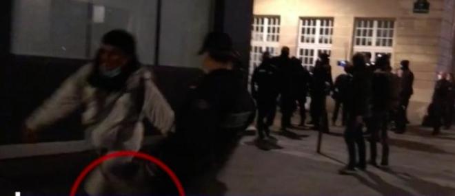 EN DIRECT - Evacuation de migrants à Paris: Enquête ouverte pour "violences" après le croche-pied d'un policier sur un migrant - L'IGPN a été saisie sur "plusieurs faits inacceptables"