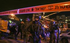 Israël lance une chasse à l’homme pour 2 Palestiniens soupçonnés d’avoir poignardé