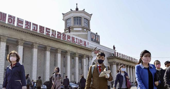 Corée du Nord: 15 nouveaux morts de «fièvre» en pleine flambée de Covid-19